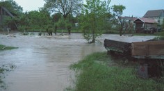 Hasiči mali ťažkú noc, zasahovalo ich pre dážď takmer 300