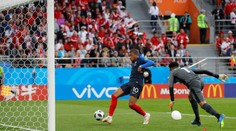 Francúzi si po druhej nepresvedčivej výhre zabezpečili postup do osemfinále