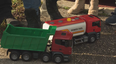 Autodopravcovia opäť protestujú, Hegerovi poslali hračkársky kamión