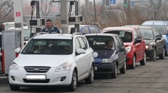 Môže situácia okolo Slovnaftu vyhnať ceny benzínu vysoko nad dve eurá? Nekompromisná odpoveď analytika