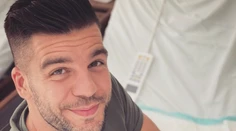 Tomáš Juríček s dcérkou v náručí. Vlasov má na rozdávanie