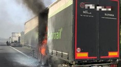 Na diaľnici D2 smerom do Bratislavy blokoval cestu horiaci kamión