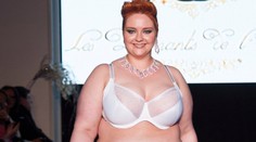 Po parížskom móle sa prešli XXL ženy v bielizni