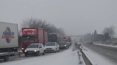 Do Česka dorazila zima. Vodičov prekvapil sneh a poľadovica