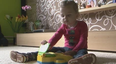 Kristínka od narodenia bojuje s viacerými ochoreniami: Ľudia jej pomáhajú plastovými vrchnákmi