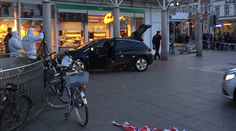 Muž v centre Heidelberg vletel autom do pešej zóny. Polícia terorizmus vylúčila