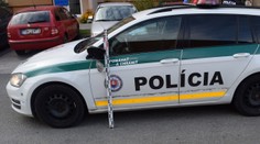 Opitý Angličan v Prešove nezvládol jazdu, nabúral policajné auto