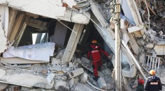 Turecko: Záchranári stále hľadajú obete zemetrasenia, mŕtvych je najmenej 38