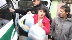 Policajti urobili v osade netradičnú raziu