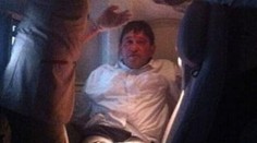 Muža museli počas letu priviazať o sedadlo. Prečítajte si, čo vystrájal