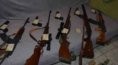 Na Silvestra strieľal zo samopalu: Muža (30) zo Serede už obvinili