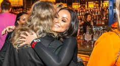 Schyľuje sa k ďalšiemu celebritnému rozvodu? Známeho speváka nachytali s inou