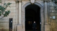 Najmladší biskup v Španielsku sa zosobášil s autorkou eroticko-satanistických románov