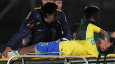 Neymar má roztrhnutý väz v kolene, po operácii ho čaká dlhá pauza
