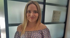 Po dievčatku ani stopy. Laura Hritzová sa zmenila na sexy divu