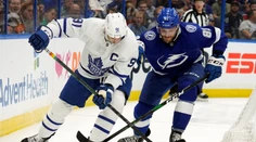 Erik Černák a Zdeno Chára si pripísali po jednej asistencii. Stamkos sa stal bodovým rekordérom Tampy Bay