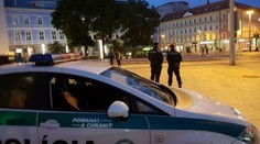 Dráma v hlavnom meste. Muž zaspal v tráve, žena ho nožom bodla do tváre, pri jeho úteku aj do chrbta