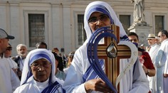 Pápež František vyhlásil Matku Terezu za svätú