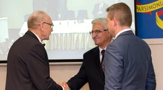 Pozreli sme sa na výhody poštového ombudsmana, vrátane platu