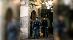 FOTO: Na bratislavskom cintoríne si vytvorili dočasné bývanie dvaja muži, jeden z nich v krypte