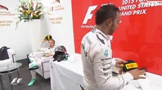 Poriadne naštvaný Rosberg. Pozrite sa, čo urobil Hamiltonovi