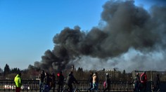 Ľvovom ráno otriasli výbuchy. Ruská raketa zrovnala so zemou budovu pri letisku