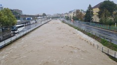 Hladiny v Rakúsku dramaticky stúpli. Niektoré ulice a domy vo Viedni zaplavila voda