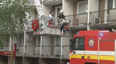 Budovu v centre Košíc zachvátil požiar. Obyvateľov museli evakuovať výškovou technikou
