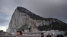 Desiatky mŕtvych na Gibraltare po očkovaní je hoax. Zdieľal ho aj Hlas, Smer či kotlebovci