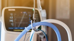 Žena v nemocnici vypla spolubývajúcej dýchací prístroj. Prekážal jej zvuk, ktorý vydával