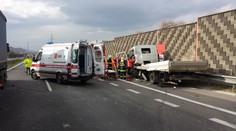 Pri Beluši sa zrazili dva kamióny. Diaľnica bola uzavretá takmer tri hodiny