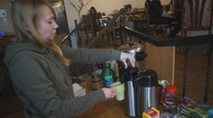 Firmy na Slovensku zverejnili prvé pracovné ponuky pre ľudí z Ukrajiny. Má to však háčik