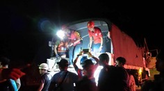 Spod nánosov bahna na Filipínach vytiahli záchranári po 60 hodinách živé dieťa