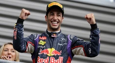 Víťazom VC Malajzie Ricciardo, Vettel dostal trest za kolíziu s Rosbergom
