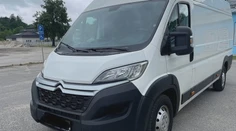 Prenajme si auto a už ho nevráti. Podvodník okráda požičovne, zrejme používa tento trik