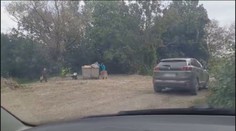 Pri kontajneri v Strážskom sa rozmohla čierna skládka. Samospráva chce tvrdo zakročiť