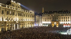 Po útoku v Paríži vyšli tisíce ľudí do ulíc