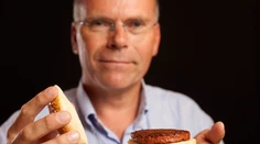 Šialené! Už čoskoro budeme jesť mäso zo skúmavky a hamburger si dáte aj bez zabíjania zvierat