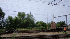 V Trnovci nad Váhom sa vykoľajil vlak, trať je odstavená