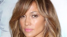 Krásna Jennifer Lopez v ešte krajších šatách. Ukázala aj zajačika