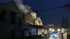 V Bratislave horí opustený sklad