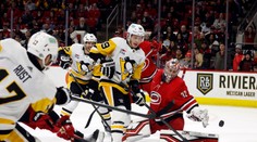 Frajer na záver: Skúsený fínsky brankár zarmútil Crosbyho. Skvelým zákrokom mu pokazil gólovú radosť