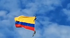 Tragédia na festivale: S vojakmi, ktorí viseli z helikoptéry, sa odtrhlo oceľové lano