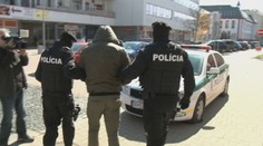 Majiteľa potravín surovo dobili traja lupiči, v aute viezol tržbu z obchodu