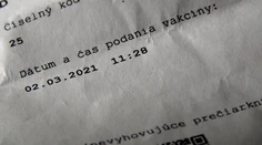 Tisíce seniorov cítia krivdu. Zaočkovali sa, no žiaden šek s odmenou im nepríde