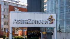 EÚ chce AstraZenecu žalobou donútiť, aby do konca júna dodala 90 miliónov vakcín