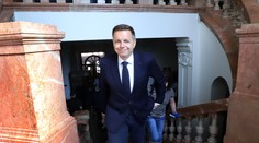 Začal sa súd s Petrom Kažimírom. Z funkcie neplánuje odstúpiť