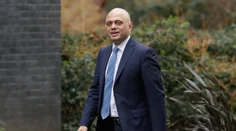 Rana pre britskú vládu: Demisiu podal minister financií, odchádzajú aj tri ministerky
