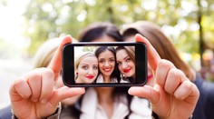 Ako vyzerať na fotke dokonale? Triky od kozmetičky