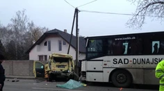 FOTOGALÉRIA: Tragická nehoda v Mostovej, zrazil sa autobus s mikrobusom